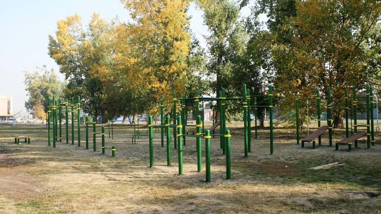 В Прикубанском округе по улице Бийской построили новую спортплощадку
