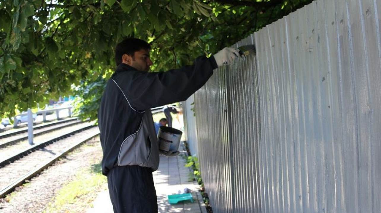 Сотрудники администрации Центрального округа вышли на субботник