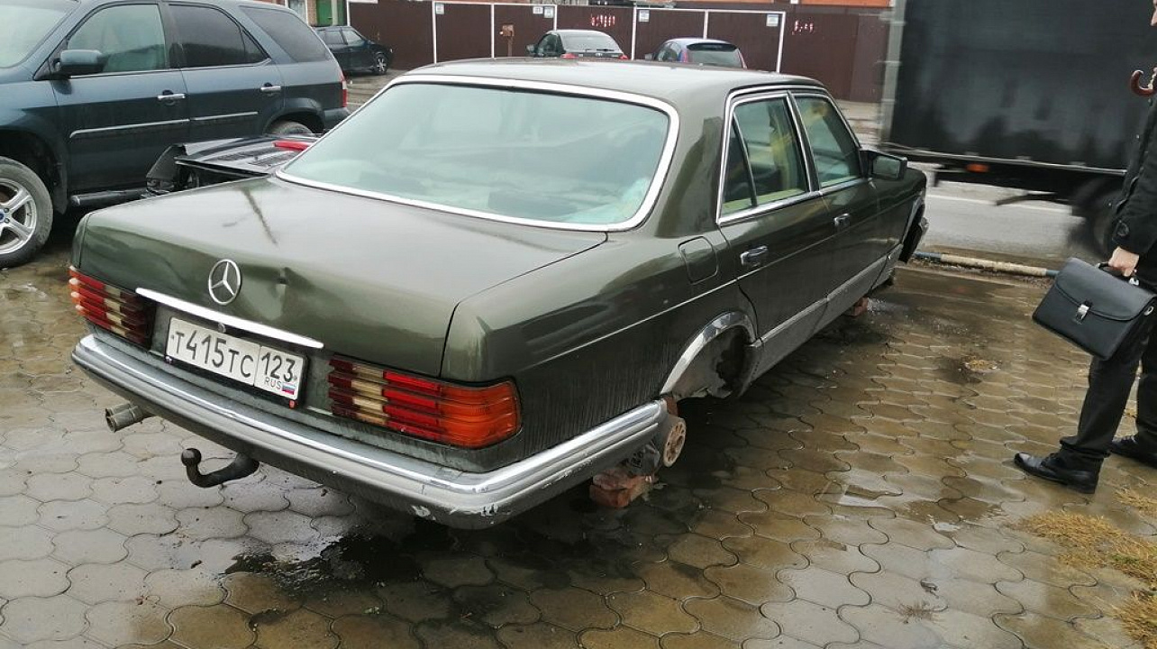 В Западном округе продолжается работа по выявлению и уборке брошенного автотранспорта