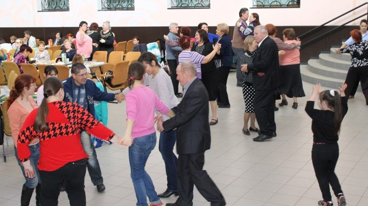 Весенний праздник прошел в Молодёжном центре (4).JPG