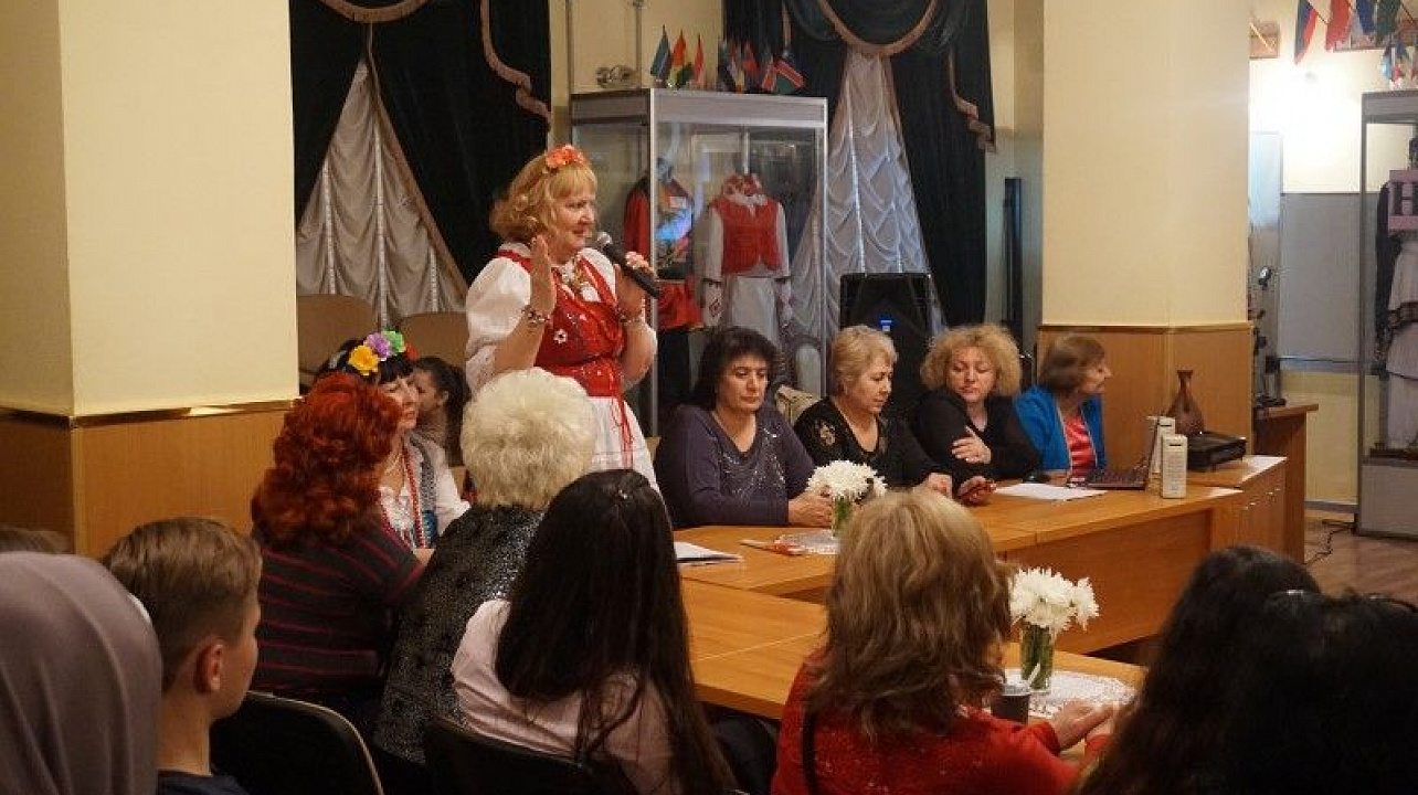 Представители национально-культурных объединений приняли участие в заседании «круглого стола», посвящённого Дню матери (4).JPG