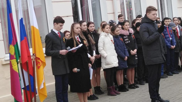 В школе № 41 открыта памятная доска в честь полковника Михаила Шемякина