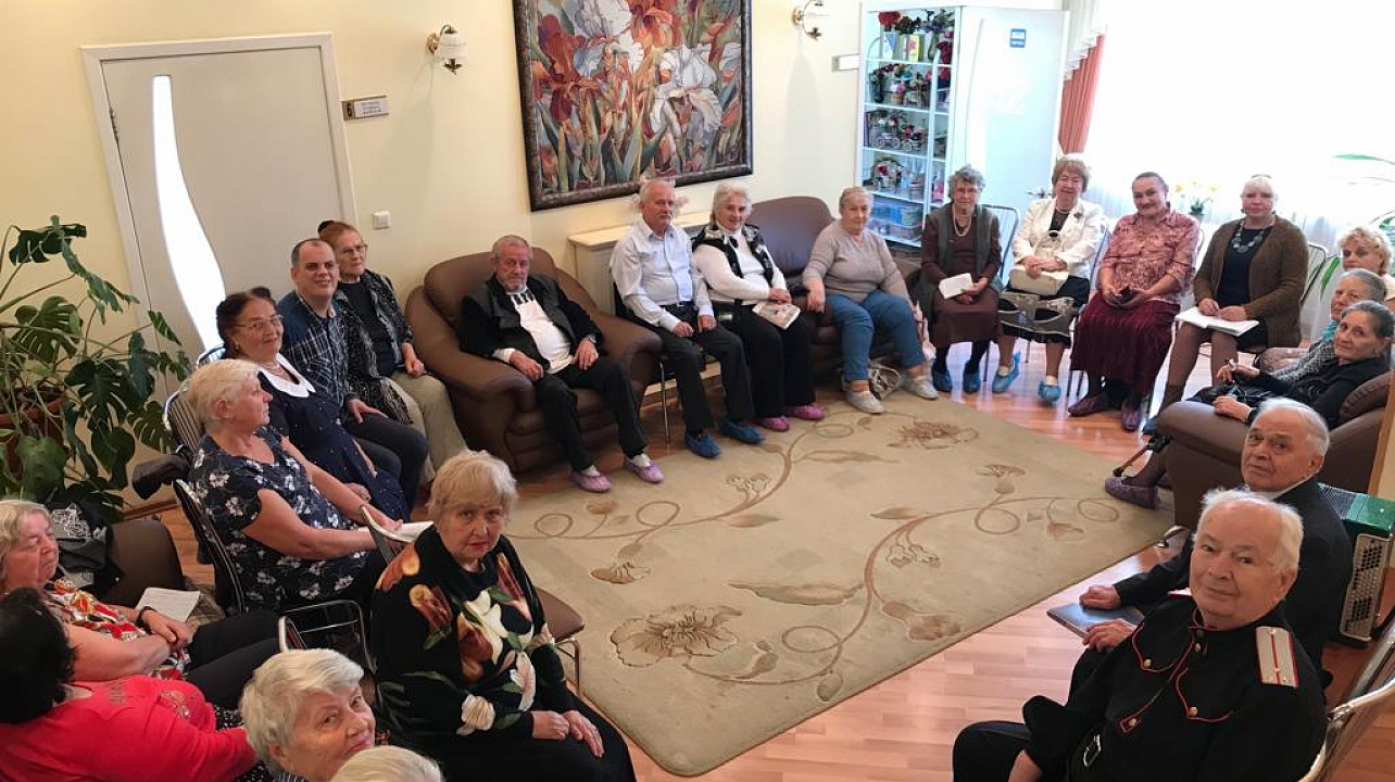 Хор народной песни "Жемчужина" провел концерт для ветеранов