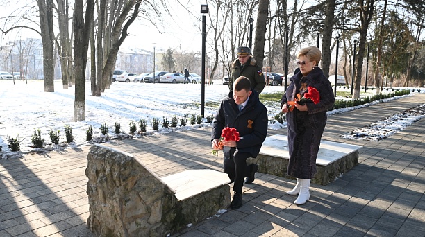 Евгений Наумов и Вера Галушко почтили память павших защитников Отечества
