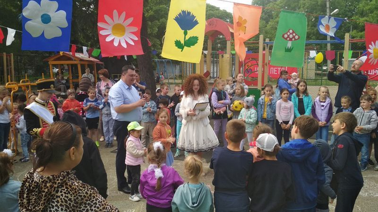 Праздники, приуроченные ко Дню защиты детей, проходят во дворах Центрального округа