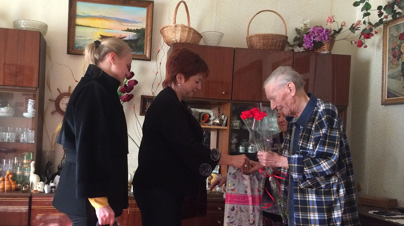 В Центральном округе поздравили активистов комсомольского движения