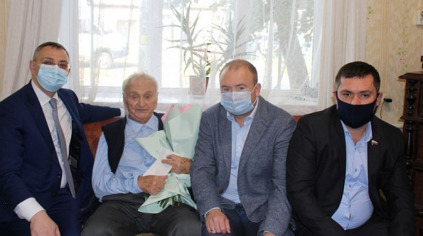 Сегодня участнику Великой Отечественной войны Михаилу Захаровичу Новикову исполнилось 96 лет