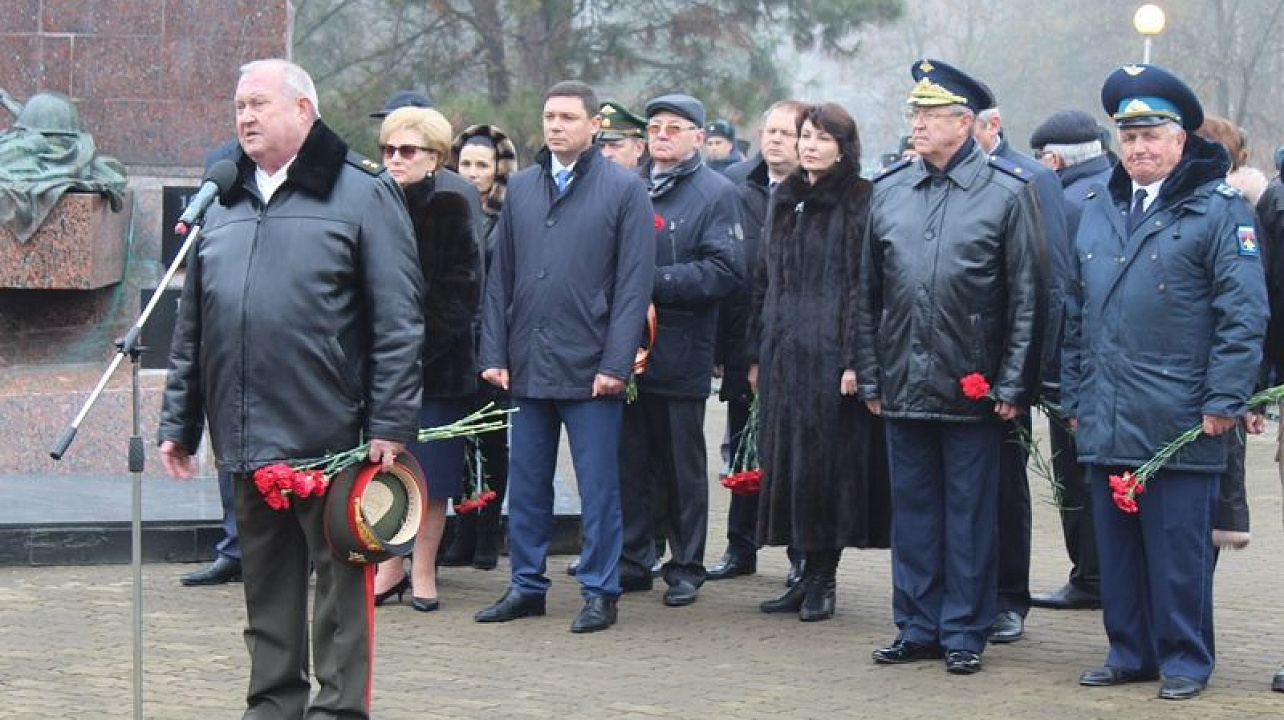 В Чистяковской роще почтили память погибших в боевых действиях в Чеченской Республике