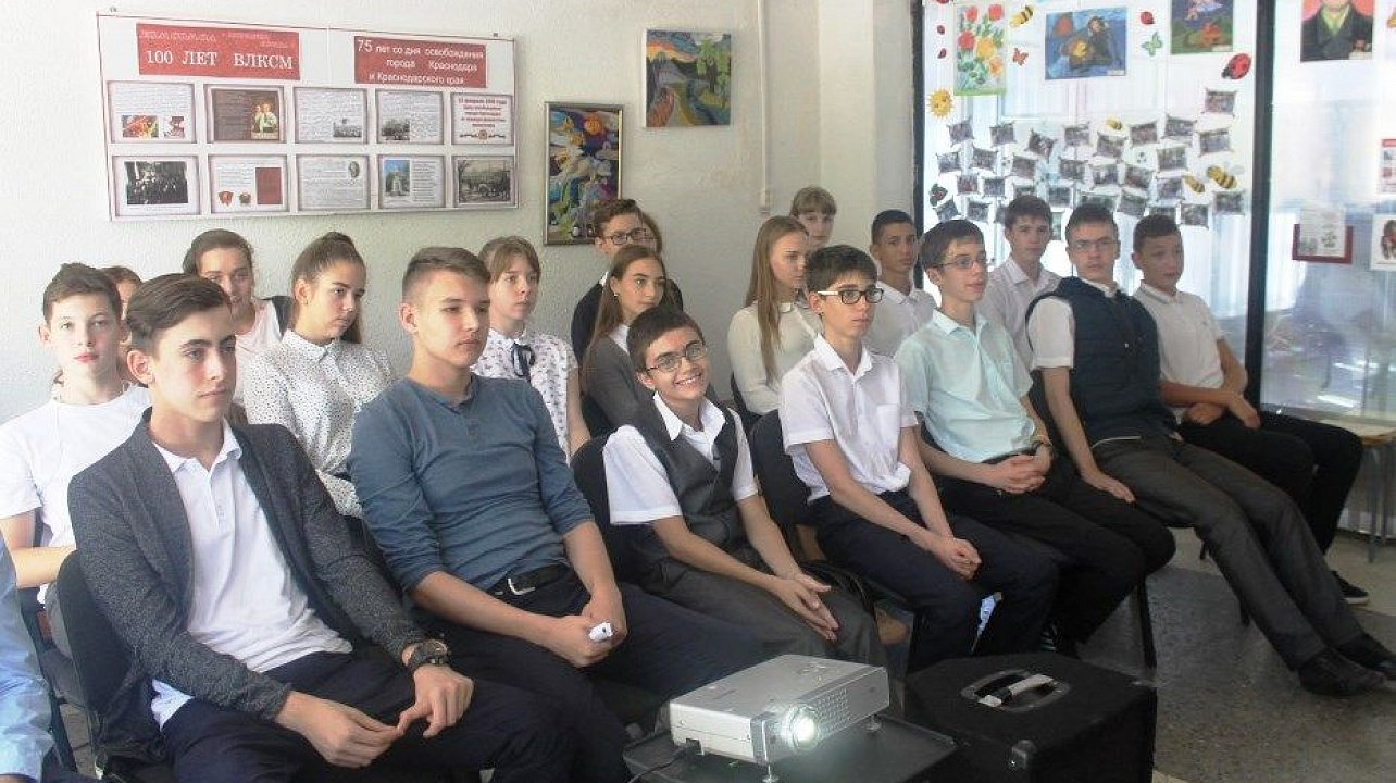 В Центре культуры и досуга Прикубанского округа состоялась литературно-музыкальная гостиная "Душа моя - песня русская"