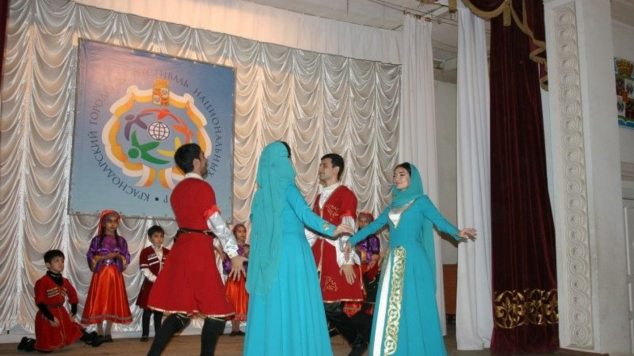 Юбилейный фестиваль национальных культур прошёл в Краснодаре (12).JPG