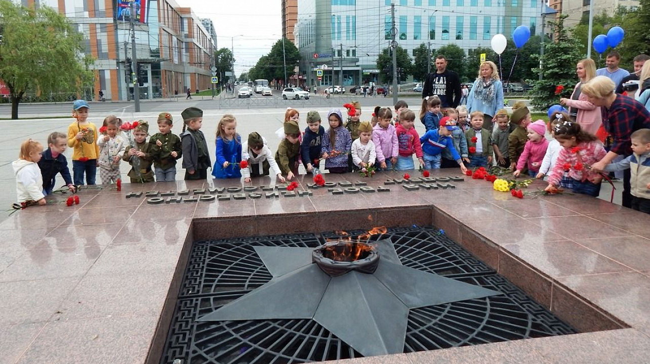 Воспитанники детского сада Западного округа посетили мемориал «Вечный огонь»