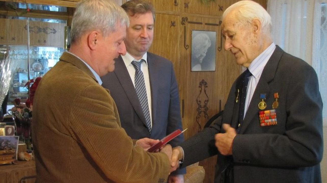 Ветерану Панфиловской дивизии Василию Павловичу Кузьменко вручили юбилейную медаль