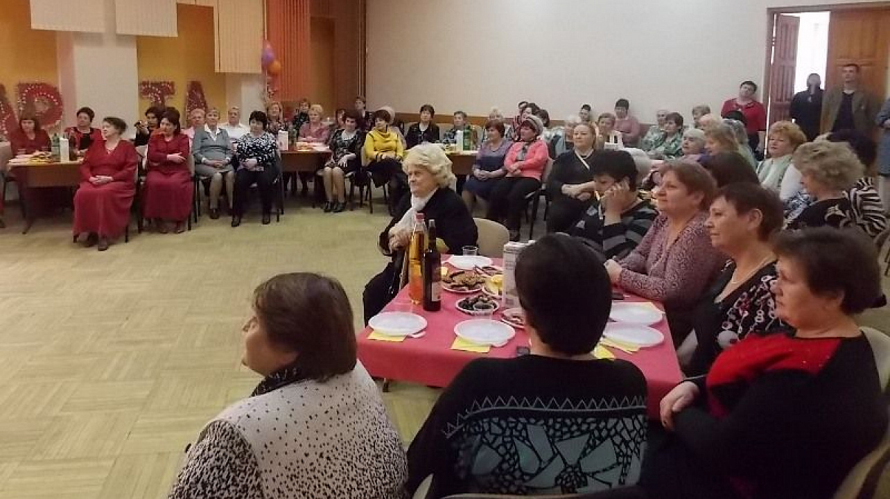 Общественниц избирательного округа № 35 поздравили с Международным женским днем