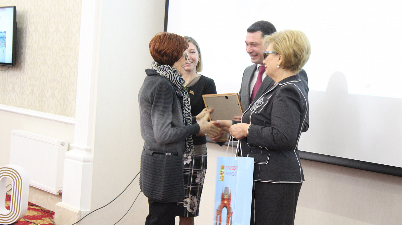 Спортивные итоги года подвели в Краснодаре. Атлетов и тренеров поблагодарил за достижения и поздравил с наступающим 2018 годом мэр Евгений Первышов. Часть 2.