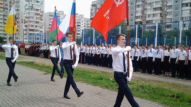 В школе Западного округа прошел Парад Победы