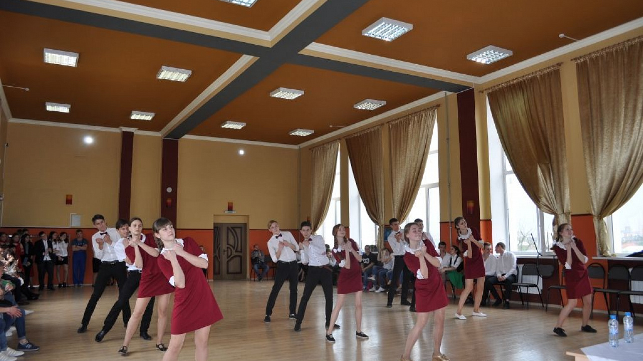 В Прикубанском округе прошел фестиваль-конкурс «Школьный бал»