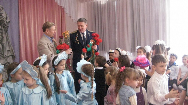 Боевой офицер-контрразведчик провел урок мужества с дошкольниками в Прикубанском округе