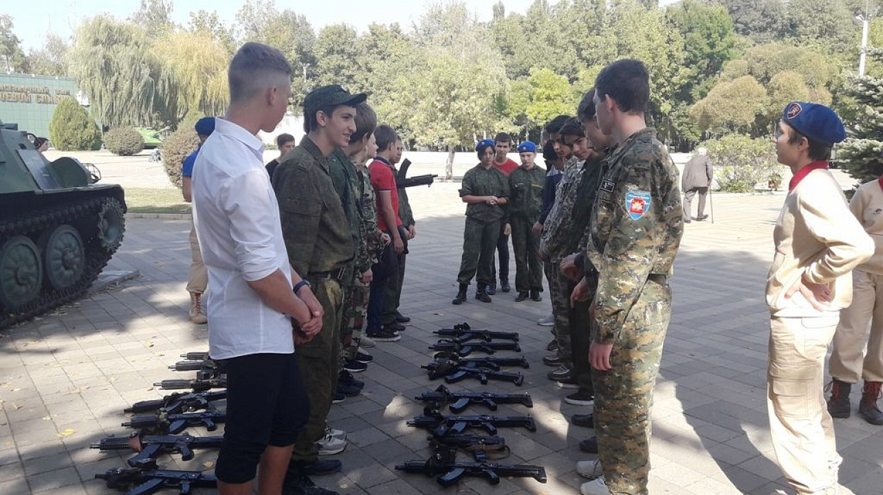 Для учащихся школы Западного округа провели урок мужества