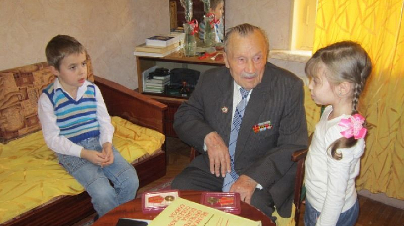 Воспитанники детского сада № 94 побывали в гостях у ветерана