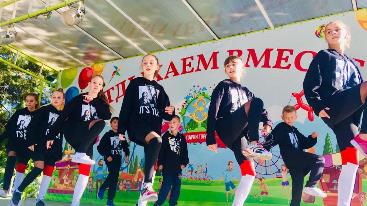 В парках Западного округа состоялись концерты ко Дню Знаний