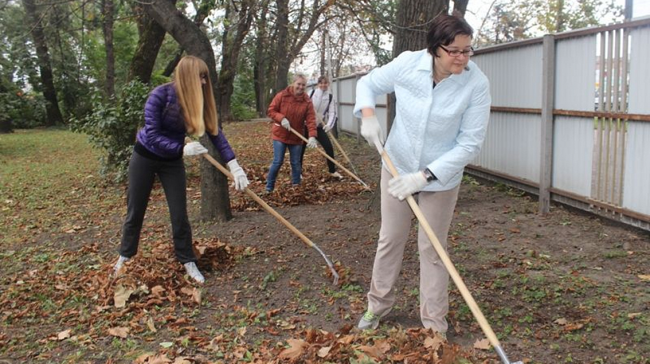 Жители Центрального округа приняли участие в общегородском субботнике