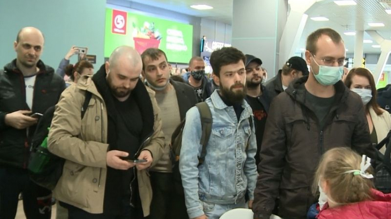 В обсерватор Краснодара отправили еще троих прилетевших пассажиров