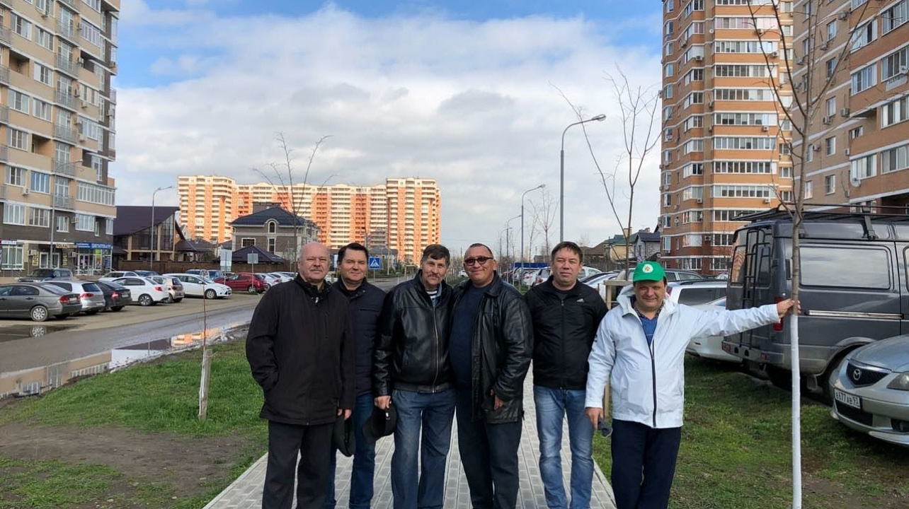 Активисты очистили бульвар Памяти чернобыльцев