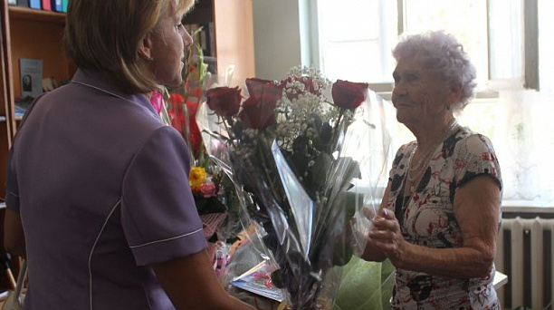 Солистка хора «Золотая осень» Анна Филипповна Петрочук отметила 90-летний юбилей