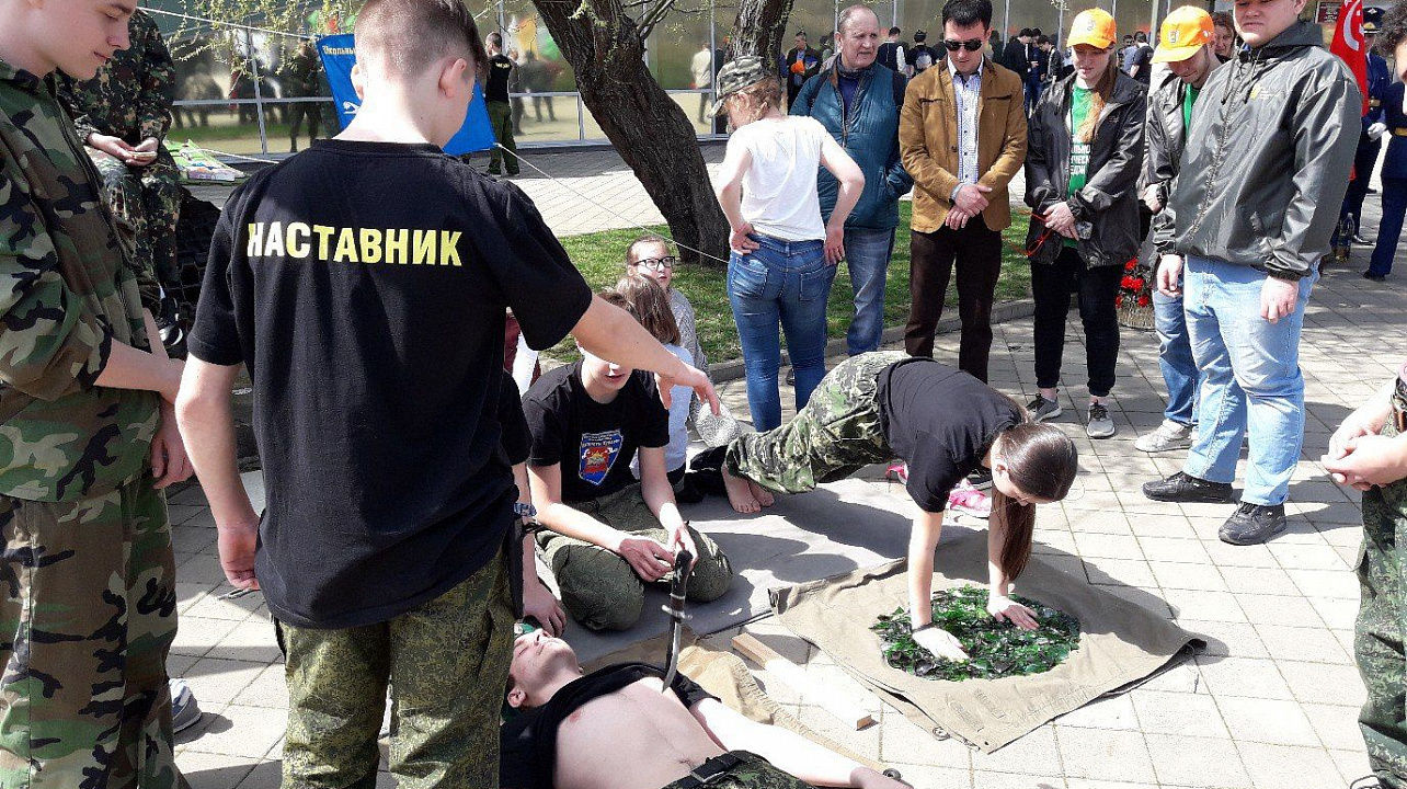 Школьники Западного округа приняли участие в открытии краевой «Вахты памяти — 2018»