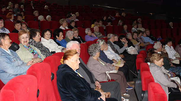 В Центральном округе состоялся бесплатный кинопоказ, приуроченный к 100-летию комсомола