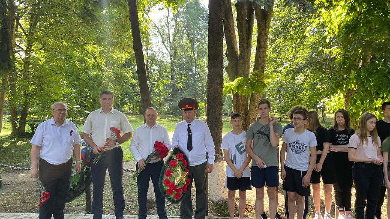 Акция «Свеча памяти» и возложения цветов у памятников участникам Великой Отечественной войны сегодня прошли по всему Прикубанскому округу