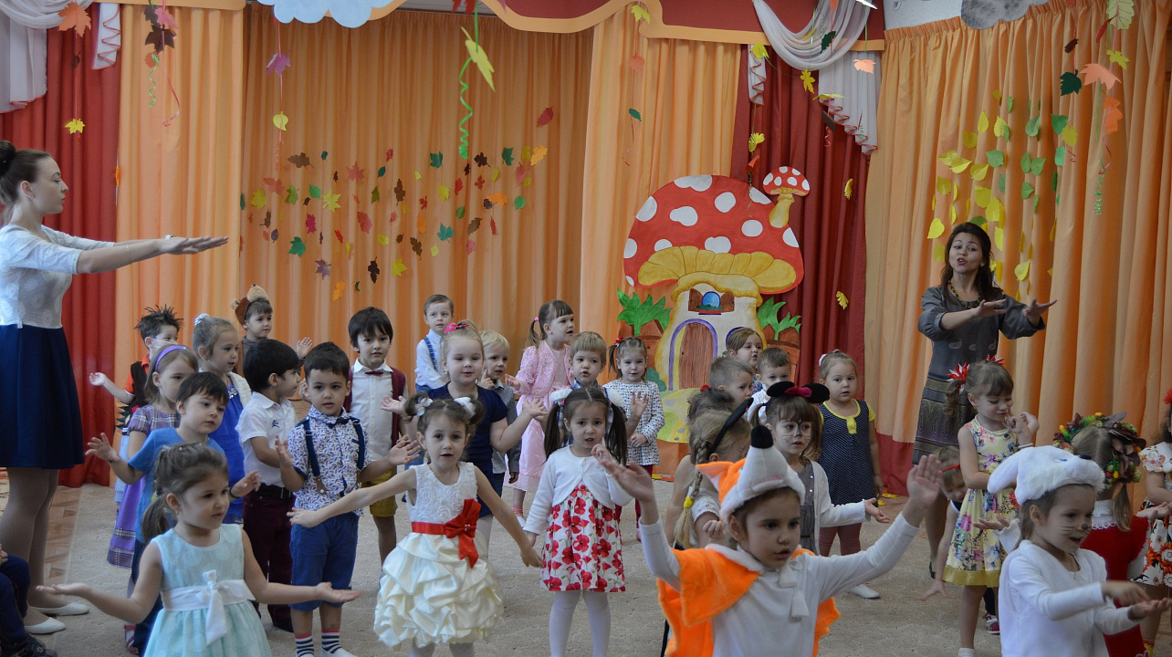Осенний праздник провели в детском саду Западного округа