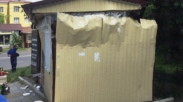 В Западном округе продолжается работа по сносу незаконных киосков