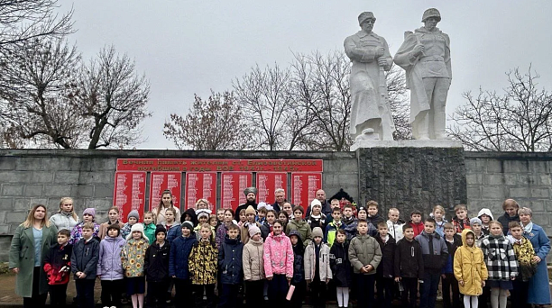 Возложение цветов, лекции и кинопоказы: в День Неизвестного Солдата в Краснодаре прошли памятные мероприятия