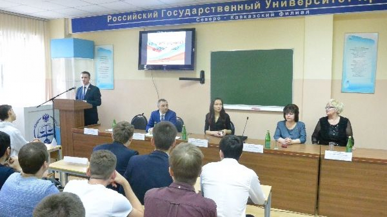 В Центральном округе состоялся диктант на знание Конституции РФ