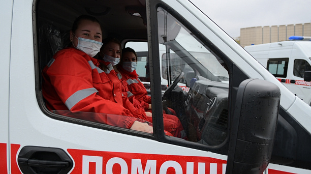 Андрей Алексеенко поздравил с праздником работников скорой помощи Краснодара