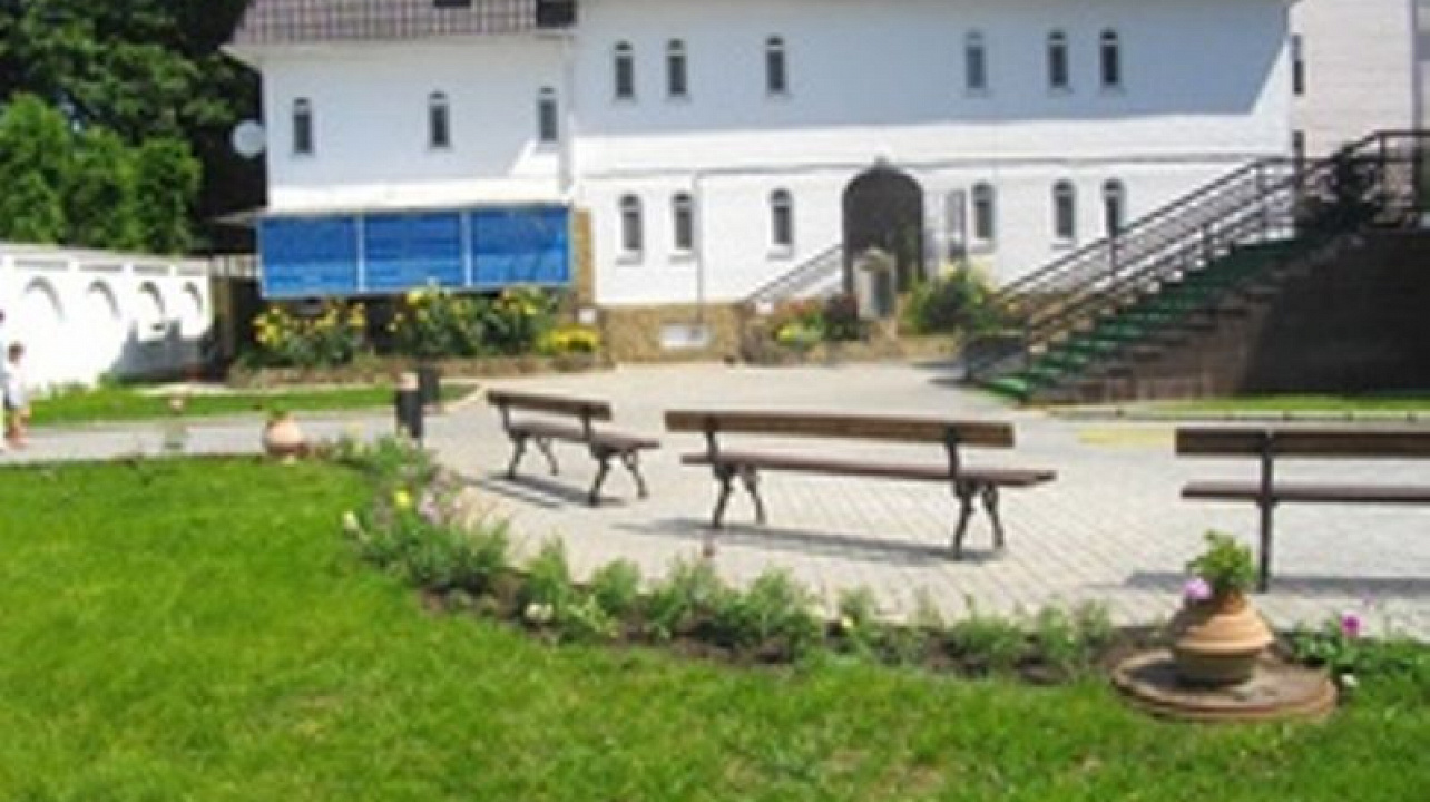 Общественники Центрального округа побывали на экскурсии в женском монастыре