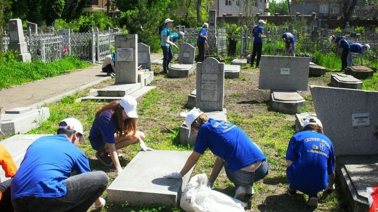 «Новые тимуровцы» привели в порядок мемориалы