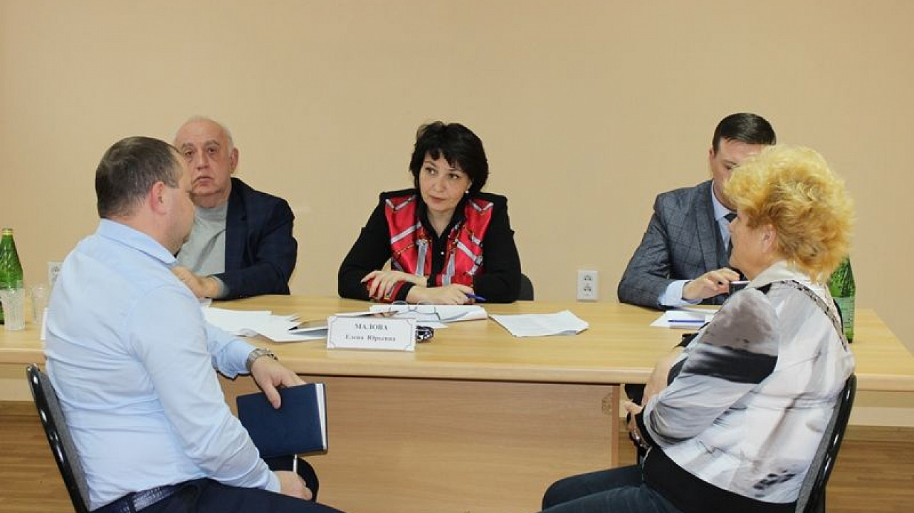 Глава Центрального округа Краснодара Елена Малова обсудила вопросы благоустройства с председателями органов ТОС
