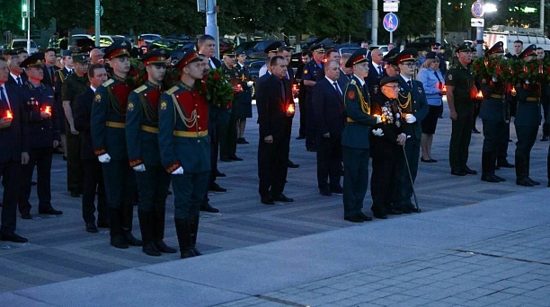 В Краснодаре на рассвете прошла акция «Свеча памяти» 
