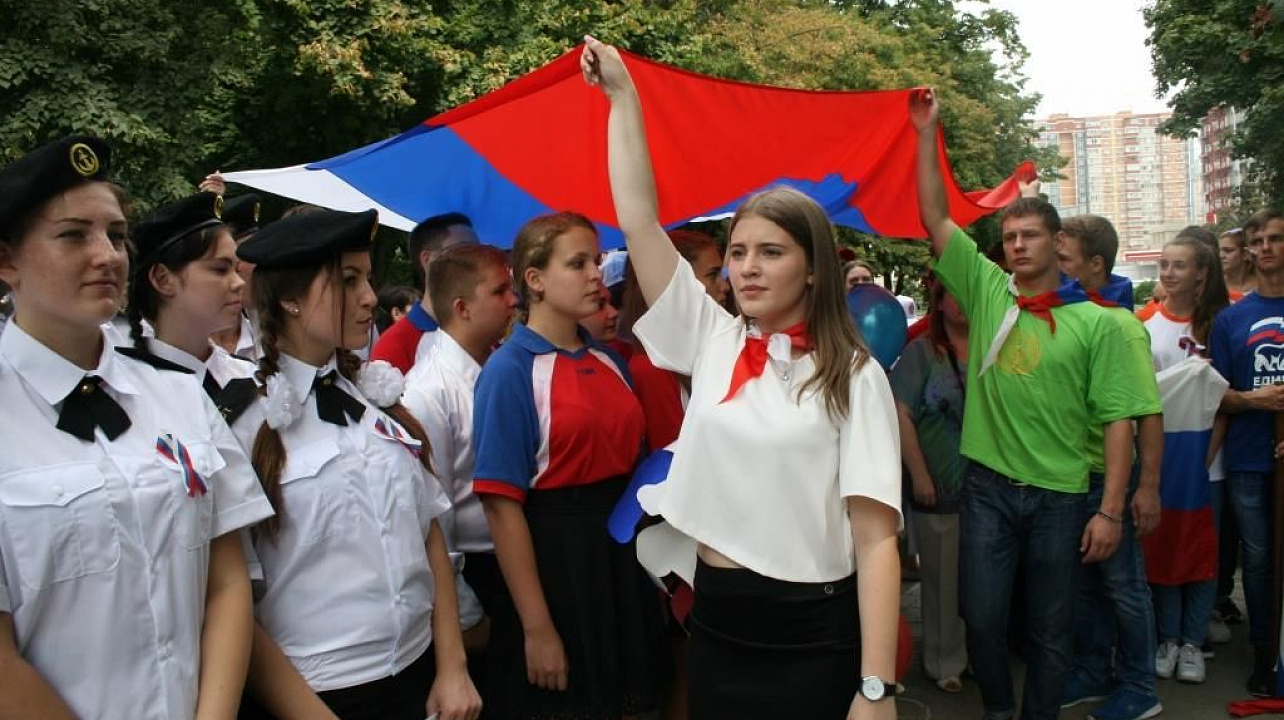 В Прикубанском округе состоялась  молодежная акция  «Под флагом России  живу и расту»
