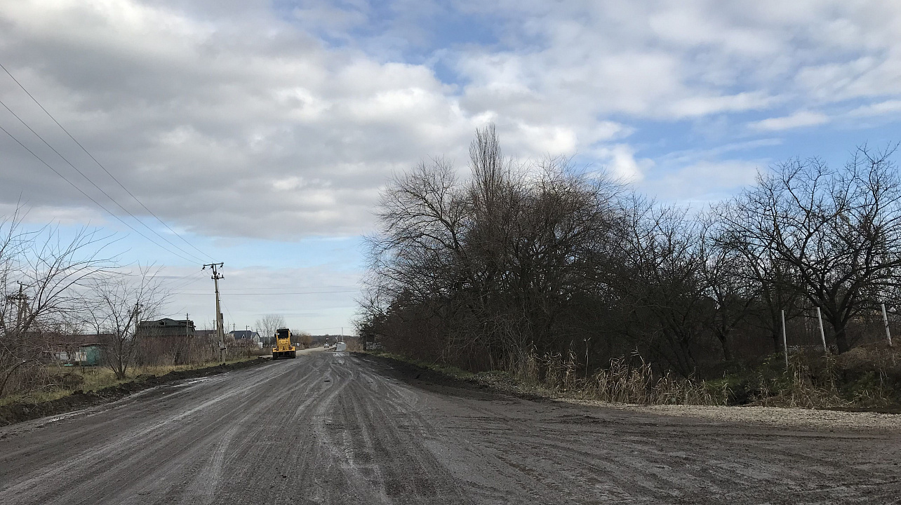 В станице Елизаветинской продолжают ремонтировать дороги