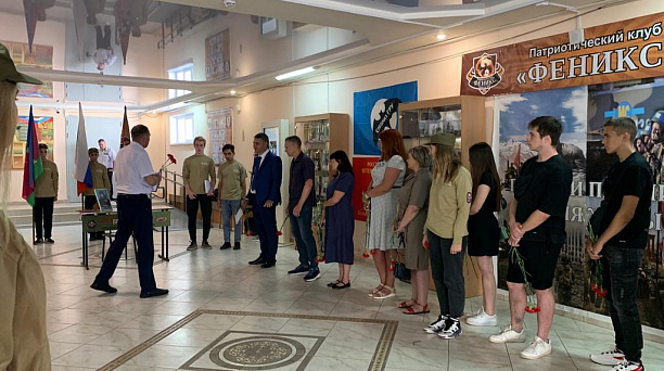 «Парту героя» открыли в Краснодарском информационно-технологическом техникуме в честь выпускника, погибшего при выполнении боевой задачи