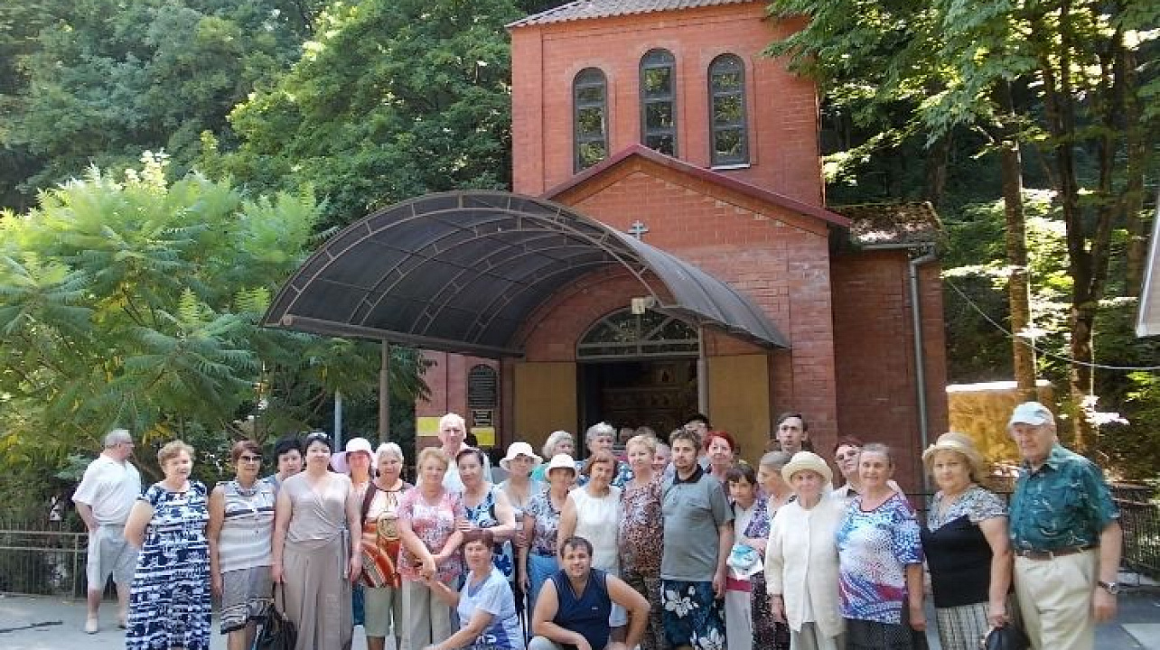 Инвалиды Центрального округа посетили православный комплекс «Святая ручка»