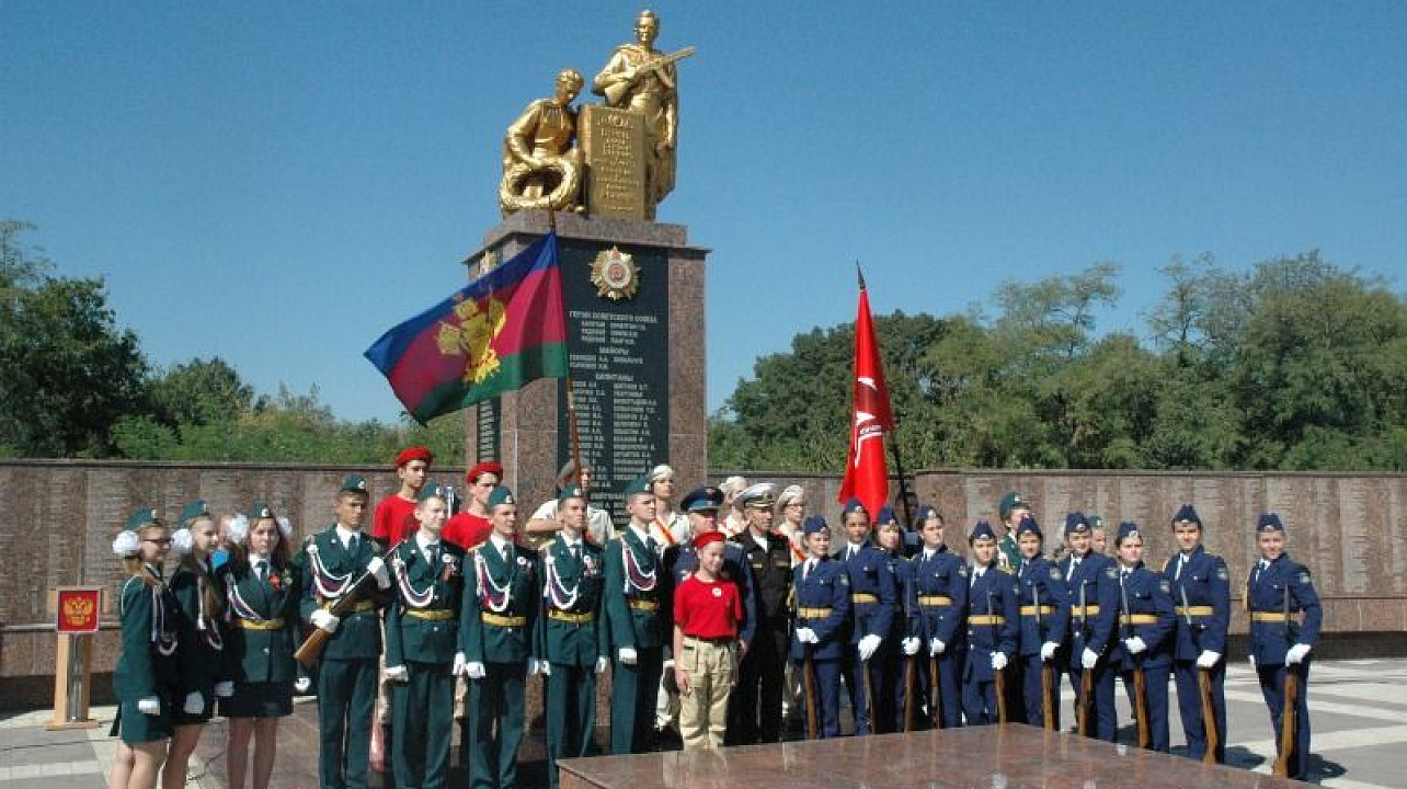 «Юнармейцы» принимают присягу.jpg