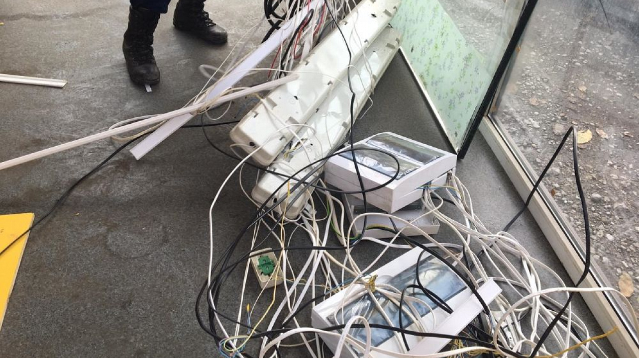 В Краснодаре демонтируют павильон на пересечении ул. Славянской и им. Толбухина