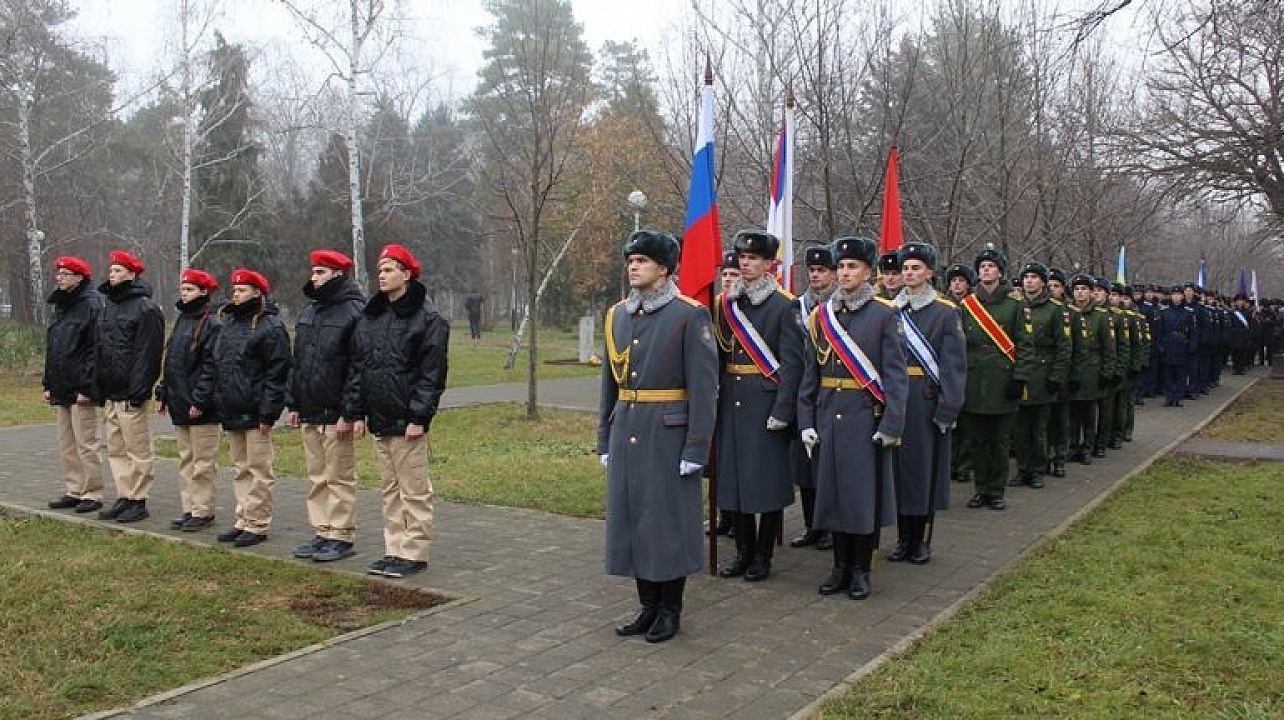 В Чистяковской роще почтили память погибших в боевых действиях в Чеченской Республике