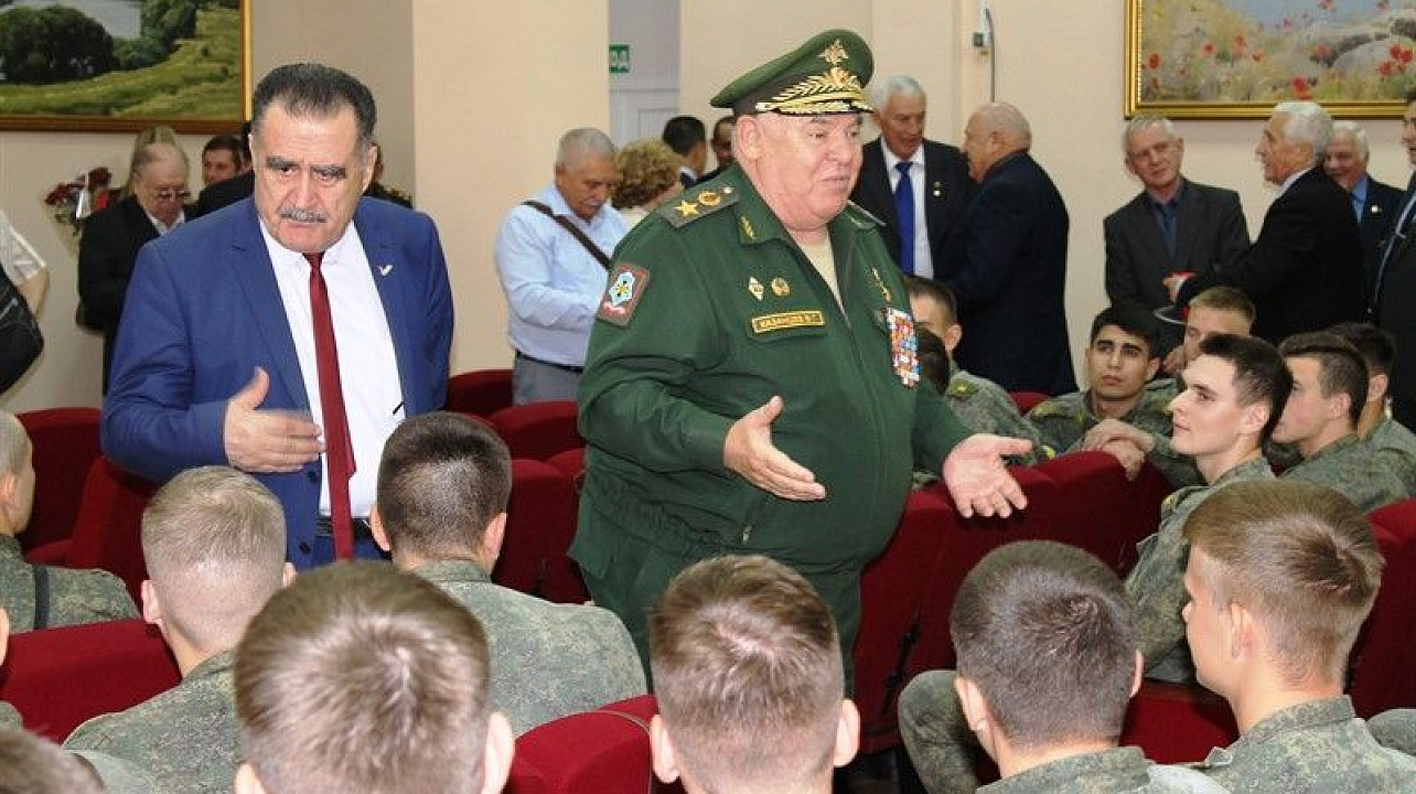 Военно-исторический урок мужества с курсантами КВВАУЛ.jpg