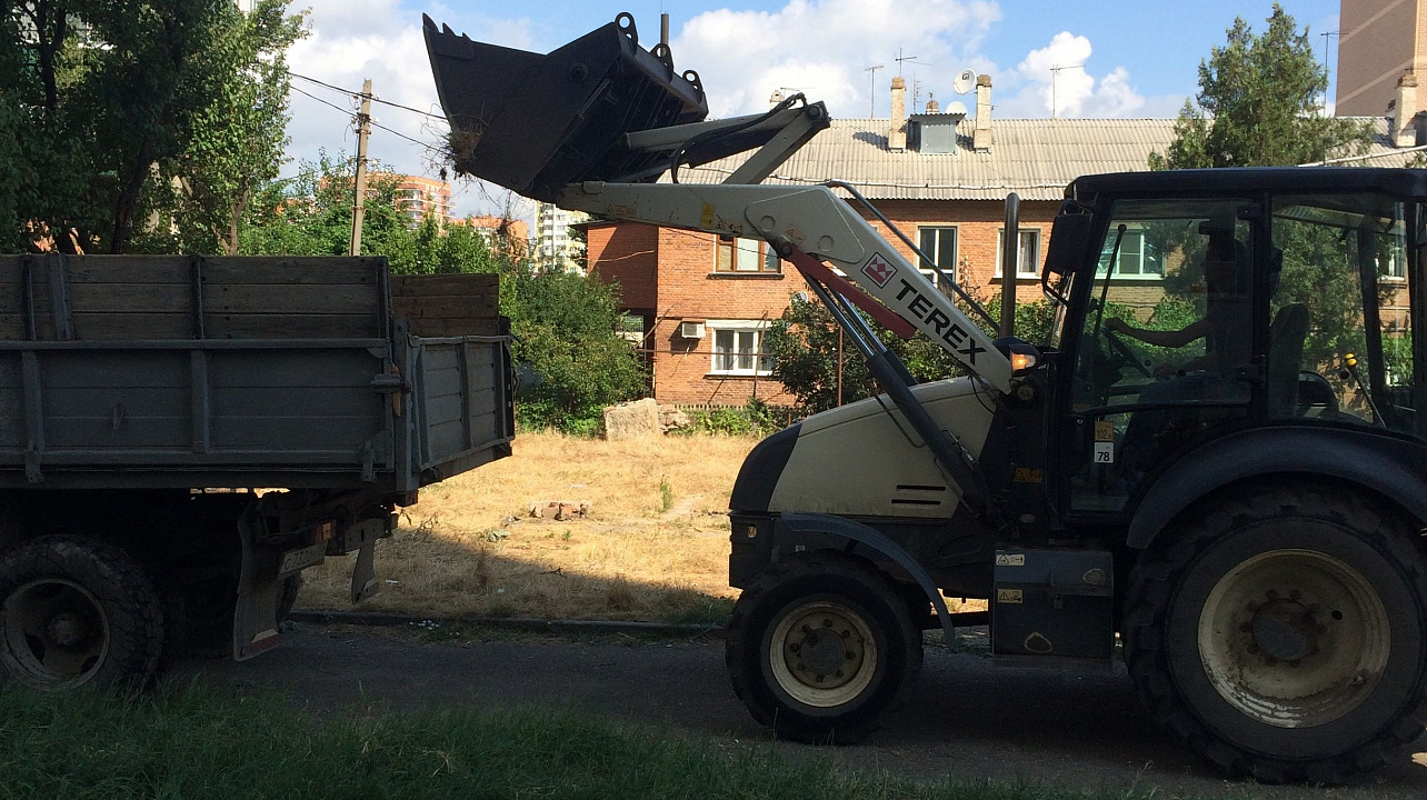 В Западном округе прошел субботник