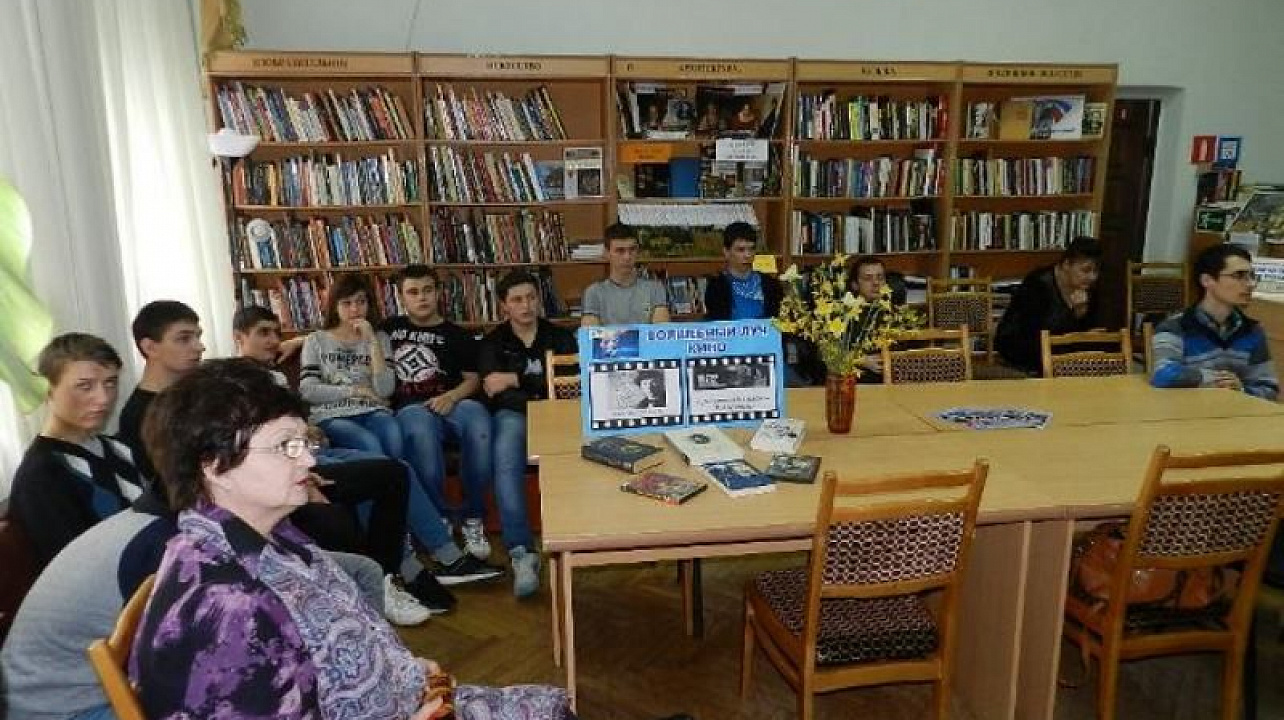 Литературно-музыкальный вечер «Рукописи не горят…» прошел в библиотеке им. Н.А. Некрасова